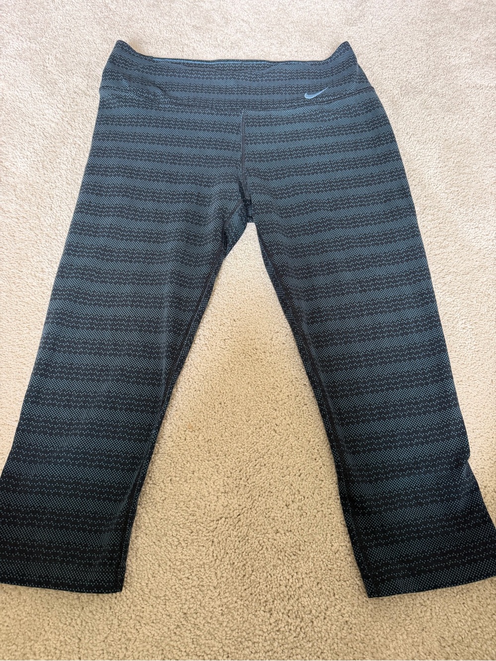 Nike Women's Black & Dark Gray Striped Capri Leggings